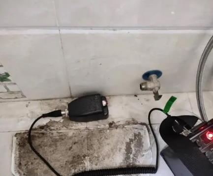 千山屋顶漏水维修公司分享下卫生间漏水的危害及解决方法